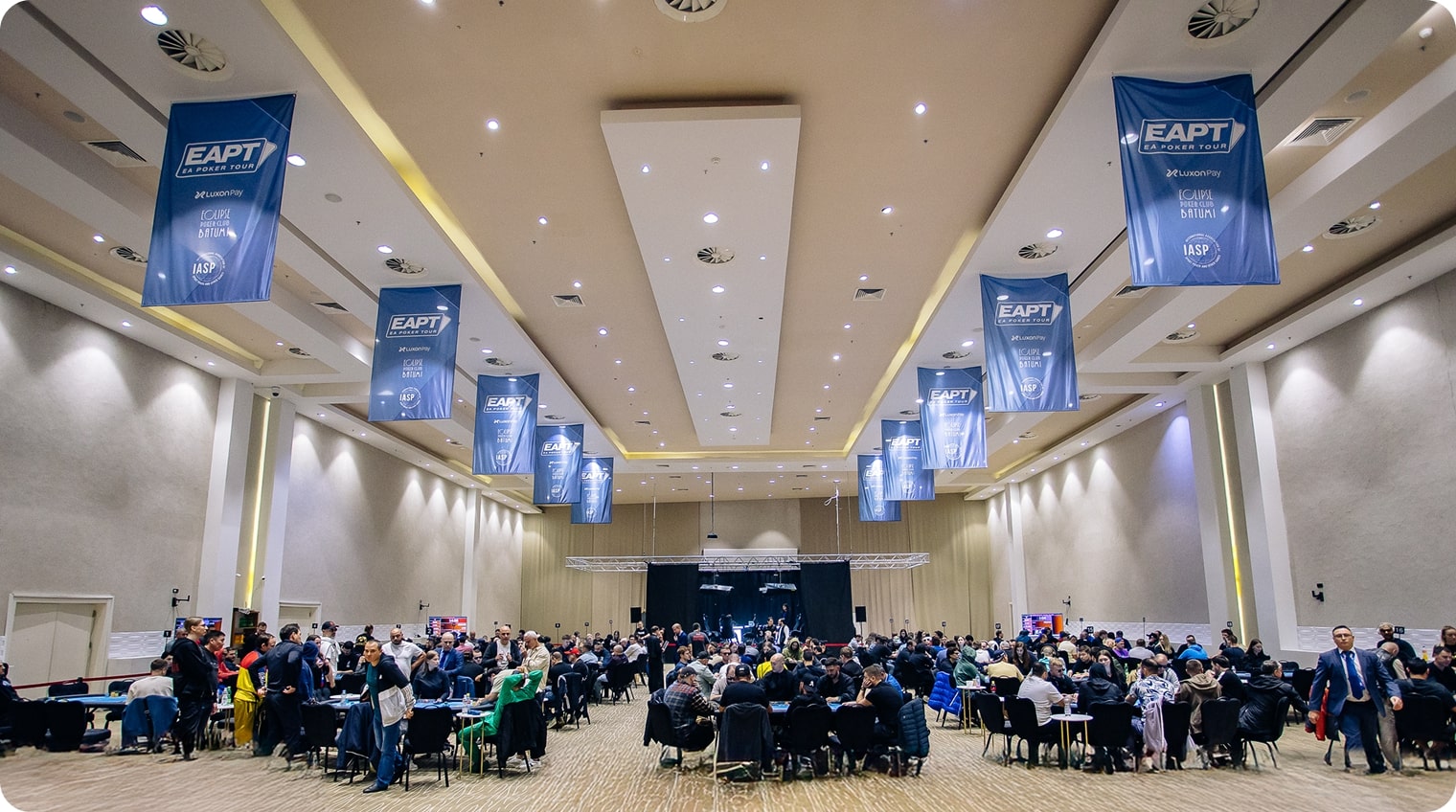 International poker tournament